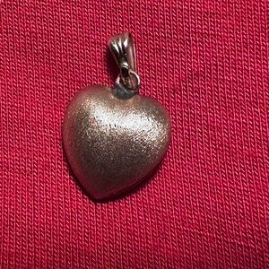 VINTAGE 1960's 14K GOLD PUFFY MATTE HEART PENDANT 1.6 G